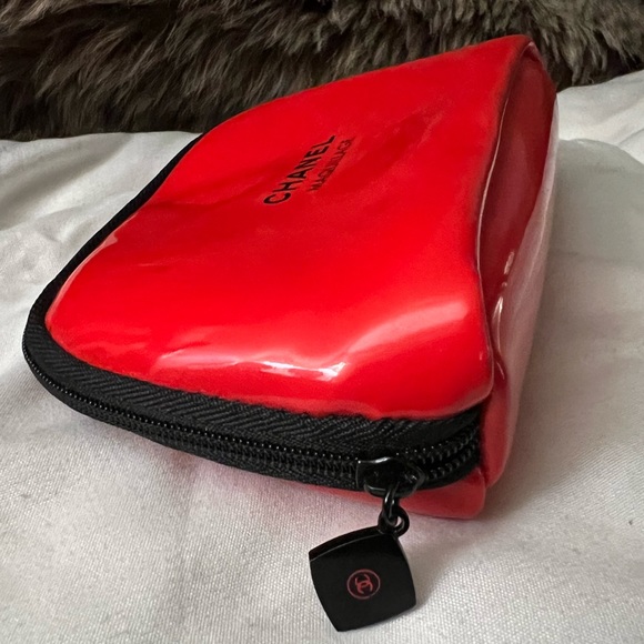 👑✅PRICE FIRM✅👑Red Patent Chanel Small Cosmetic Case & Black Pouch - Picture 6 of 17